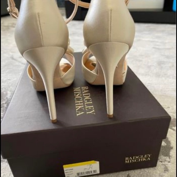 Badgley Mischka Becky Ivory Heels - Picture 3 of 4